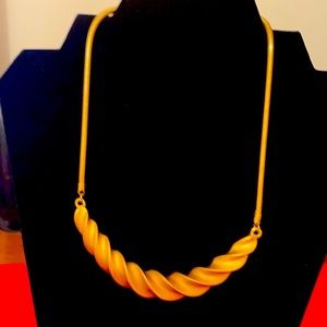 Vintage:gold plate necklace.